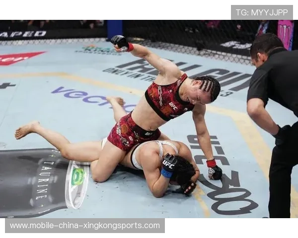 UFC 金腰带卫冕战出现惊天击倒 UFC 金腰带卫冕战出现惊天击倒