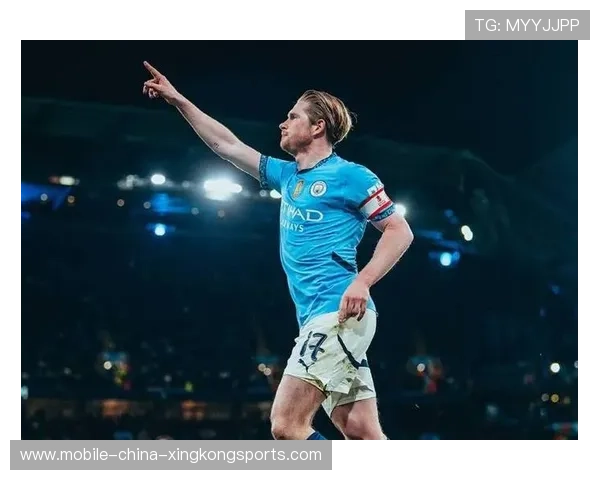 德布劳内精准脚背挑传,曼城在前场形成多人围攻