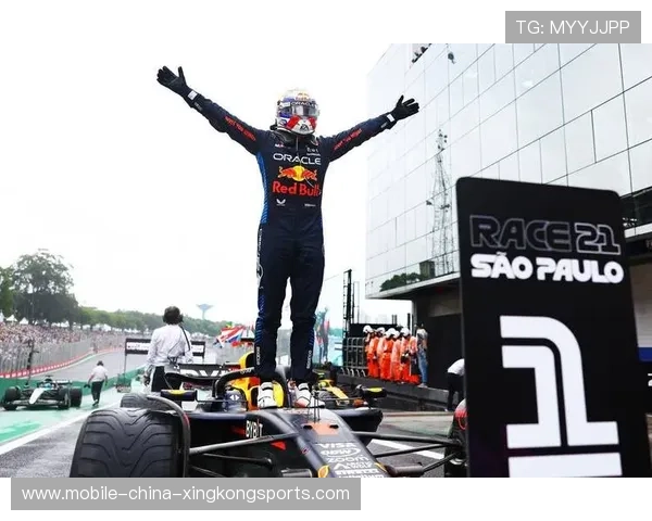 维斯塔潘练习发车反应,动作极稳 维斯塔潘练习发车反应,动作极稳